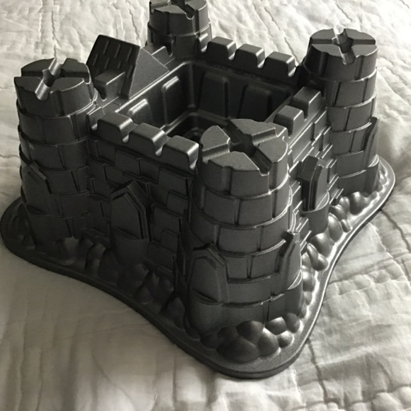 NORDICWARE CASTLE BUNDT PAN**PERFECT KIDS BIRTHDAY CAKE!😃 - Picture 5 of 9